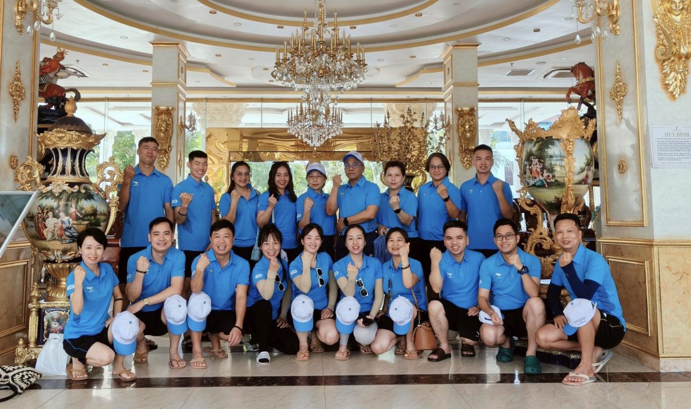 Cán bộ nhân viên UHM Việt Nam trong chuyến team building Hải Tiến 2026