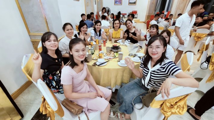 Bữa tối Gala Dinner của UHM Việt Nam trong chuyến team building Hải Tiến