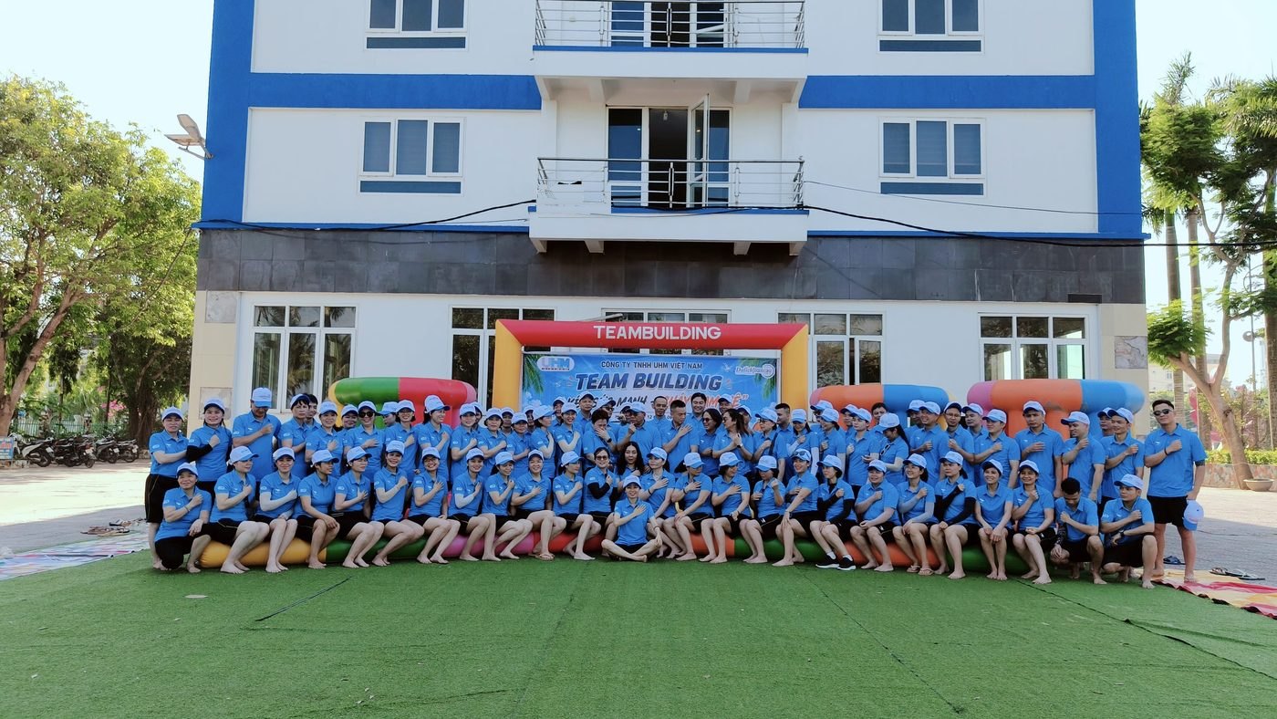 Tập thể UHM Việt Nam tại Team Building Hải Tiến 2026