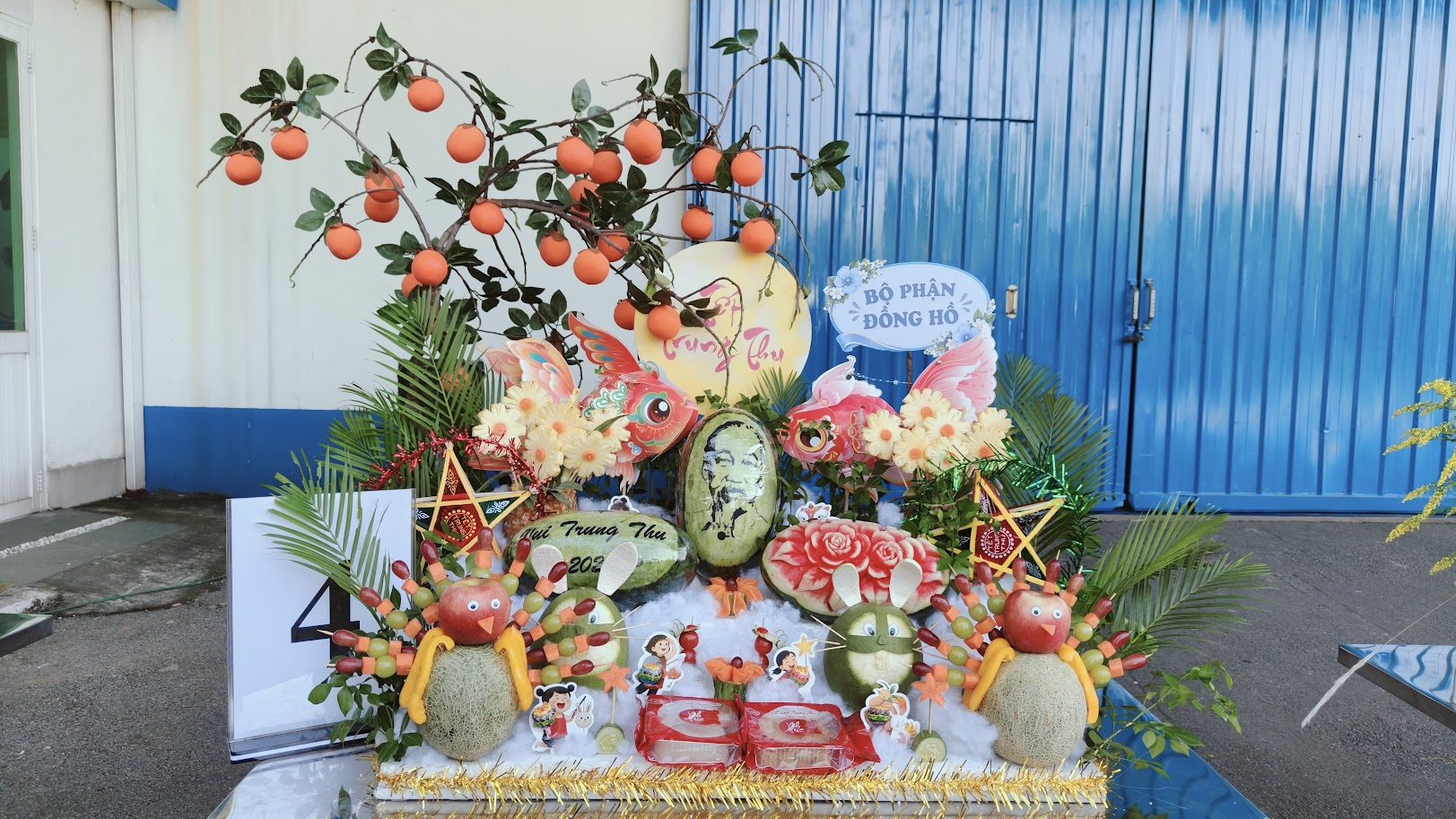 Mâm cỗ sáng tạo của bộ phận Đồng hồ UHM